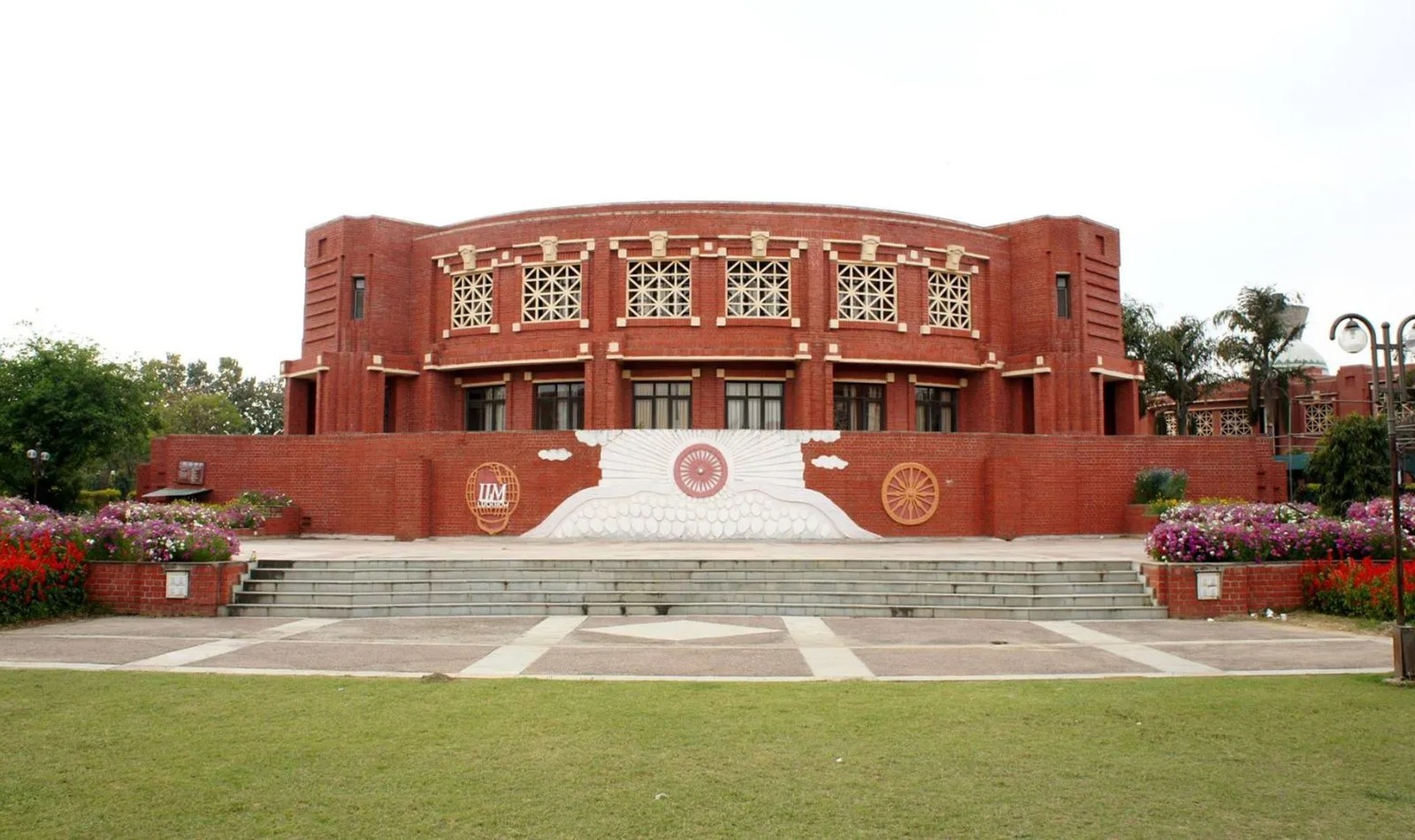IIM Lucknow's Family-Business MBA Treats Succession As A Management Skill