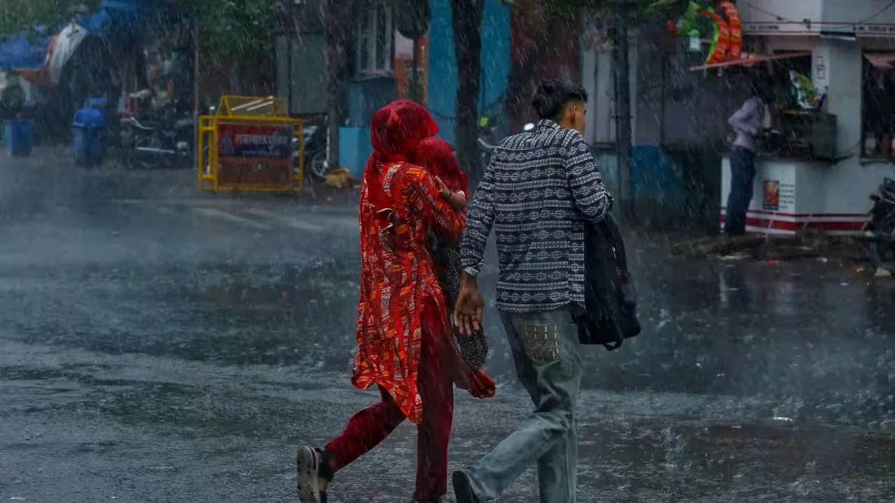 IMD Warns Northeast India West Bengal And Bihar Of Heavy Rain Through Midweek